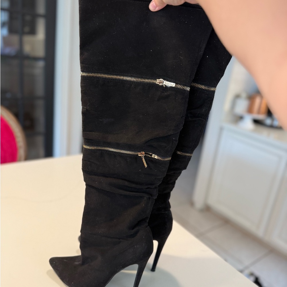 Elegant Black Knee-High Boots